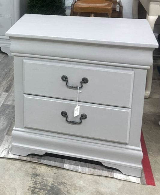 TALL CHALK PAINTED CHEST OF DRAWER AND NIGHTSTAND SET