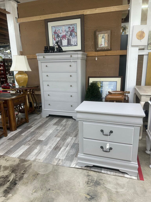 TALL CHALK PAINTED CHEST OF DRAWER AND NIGHTSTAND SET