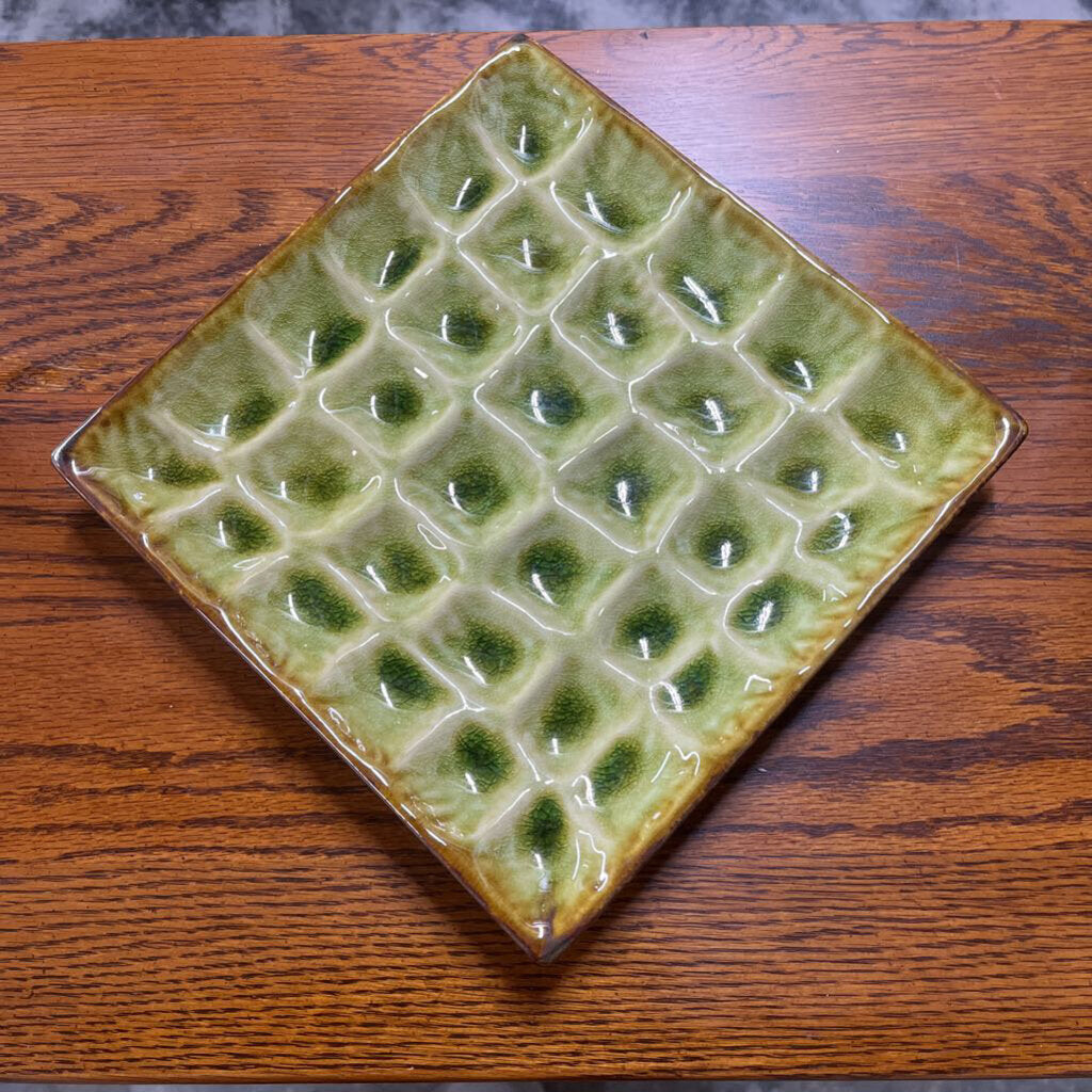 GREEN BROWN CELADON SQUARE DIVID DISH