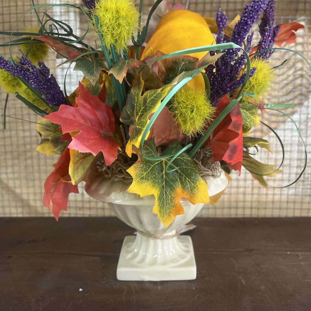 FL LO WER BAR--SMALL FLORAL ARRANGEMENT IN URN