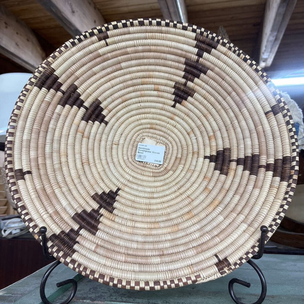 HANDMADE SWEETGRASS WOVEN BOWL