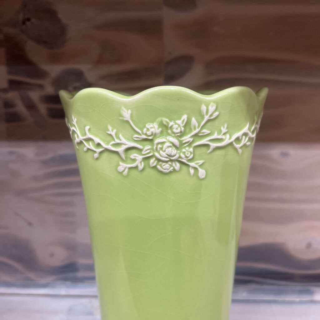Hosley Potteries Green Scalloped Vase