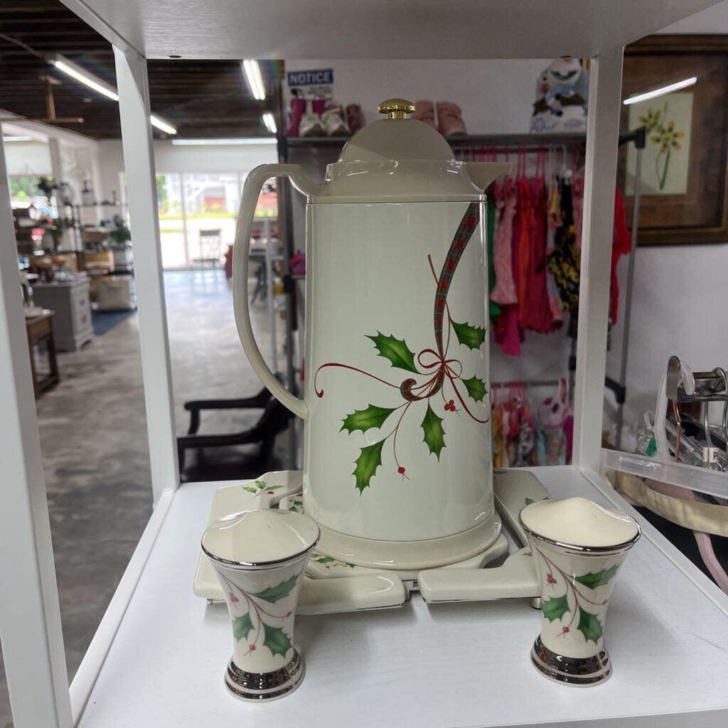 59PC LENOX CHRISTMAS DINNERWARE SET