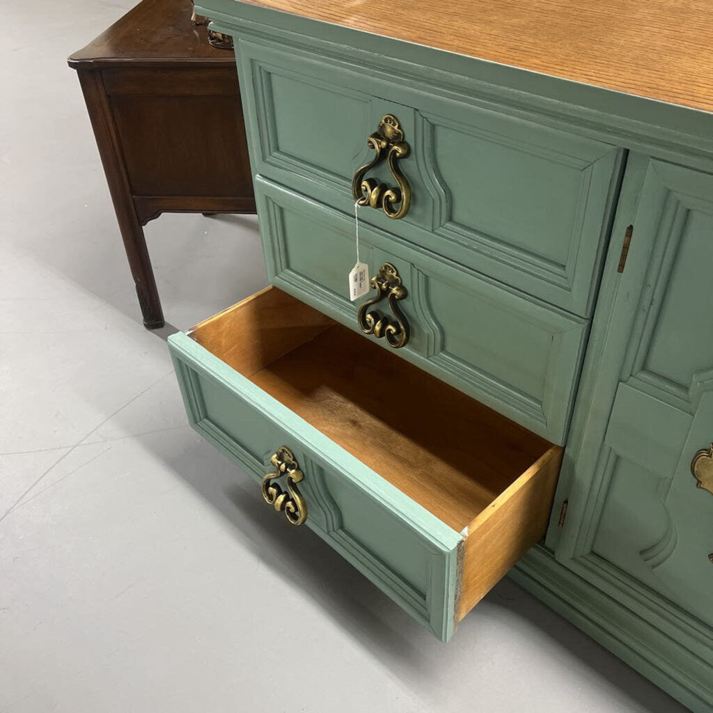 VINTAGE 9 DRAWER DRESSER