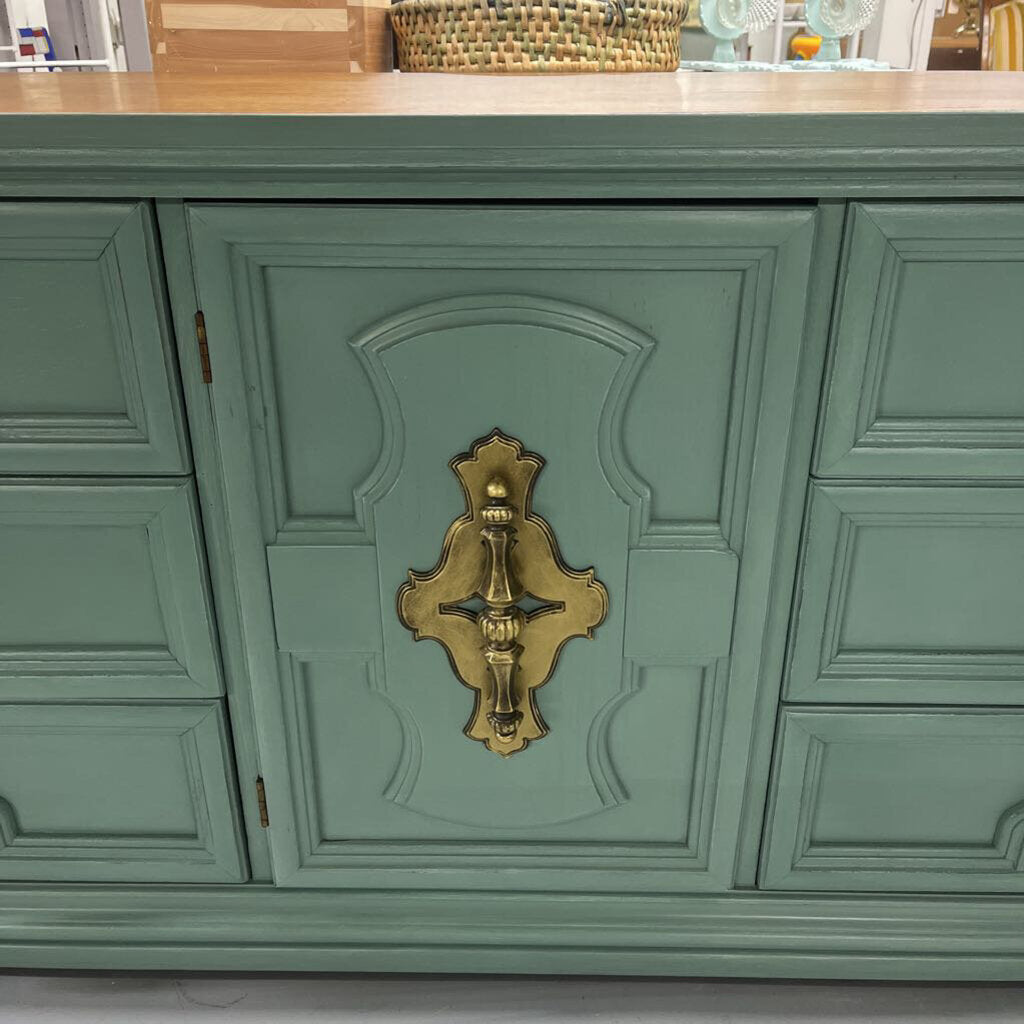 VINTAGE 9 DRAWER DRESSER