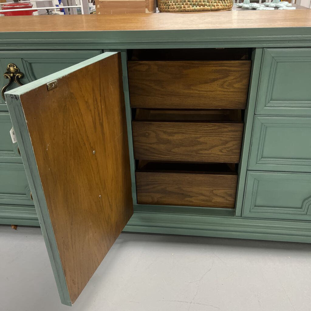 VINTAGE 9 DRAWER DRESSER