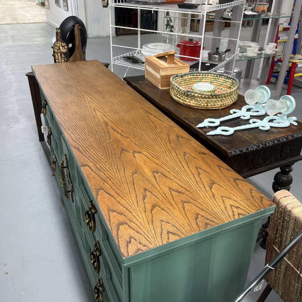 VINTAGE 9 DRAWER DRESSER