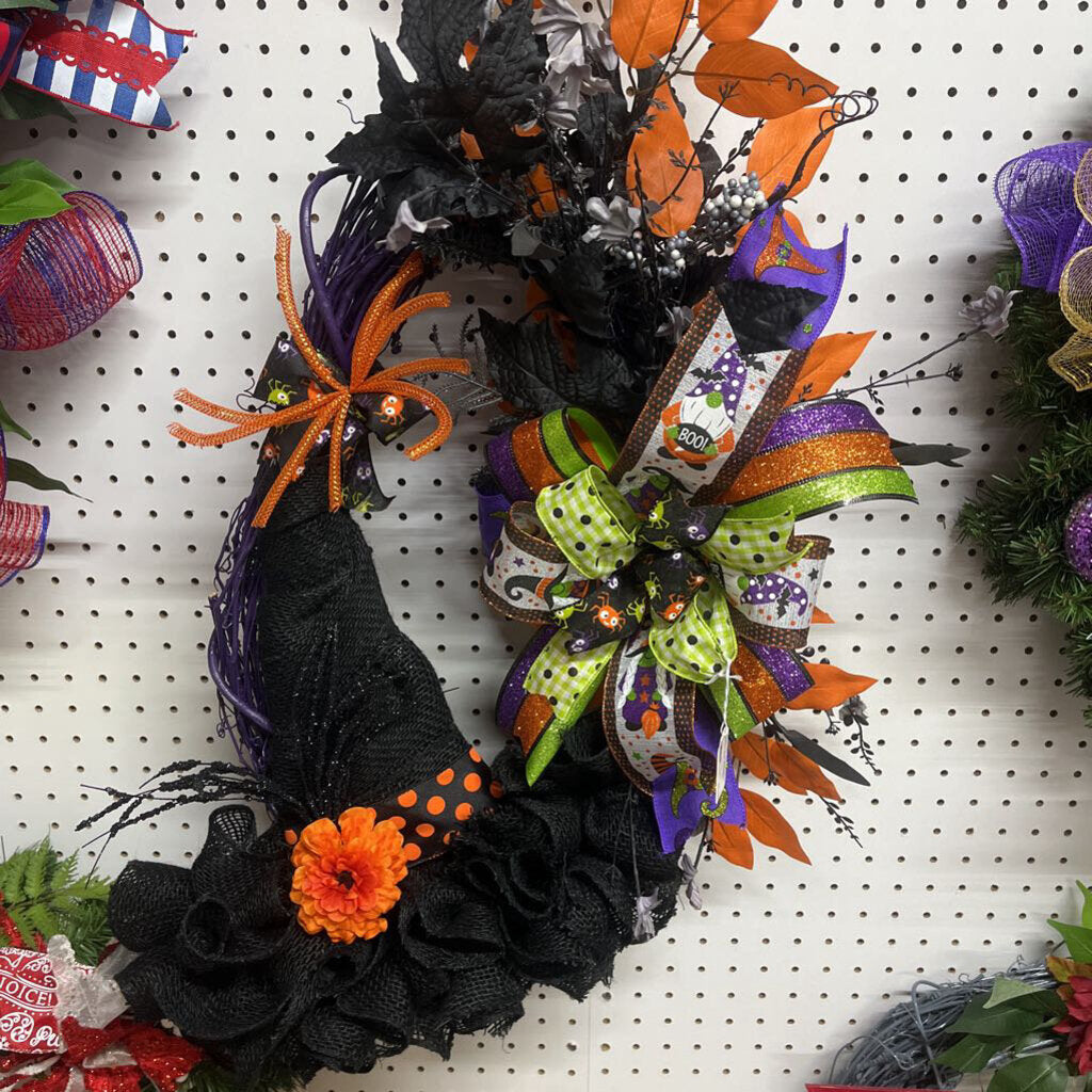 WITCH HAT WREATH