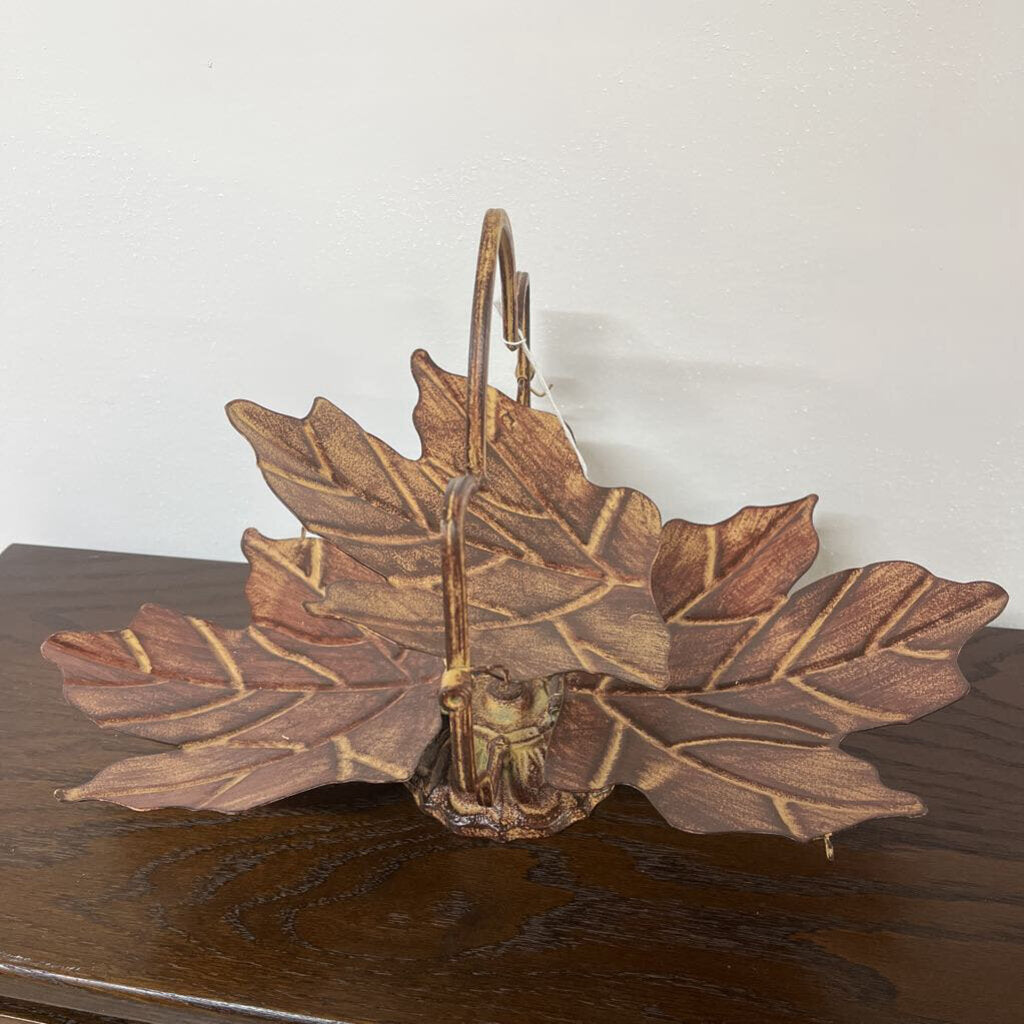 COLLAPSABLE METAL LEAF CANDY DISH