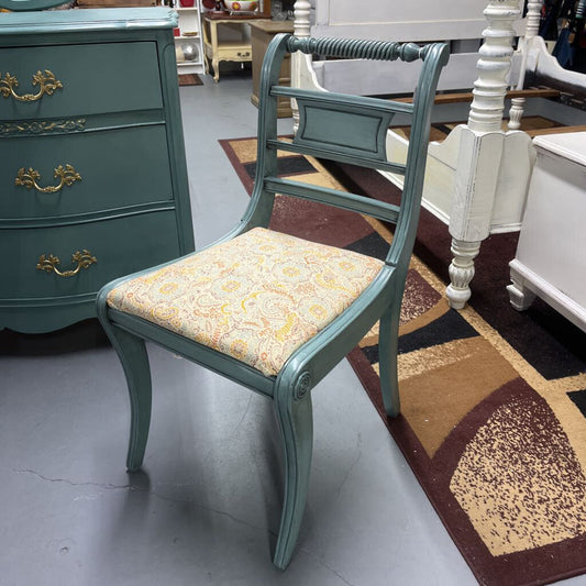 VINTAGE CHAIR