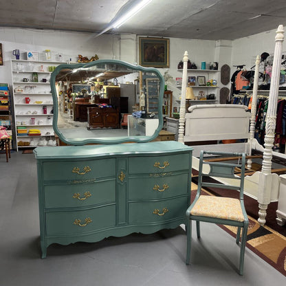 FRENCH PROVINCIAL 6 DRAWER DRESSER W/ MIRROR