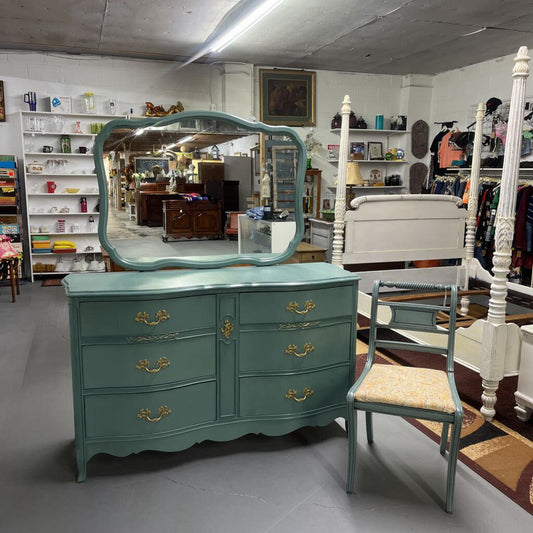 FRENCH PROVINCIAL 6 DRAWER DRESSER W/ MIRROR