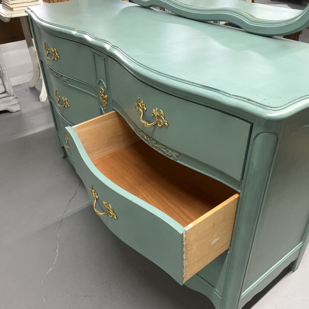 FRENCH PROVINCIAL 6 DRAWER DRESSER W/ MIRROR
