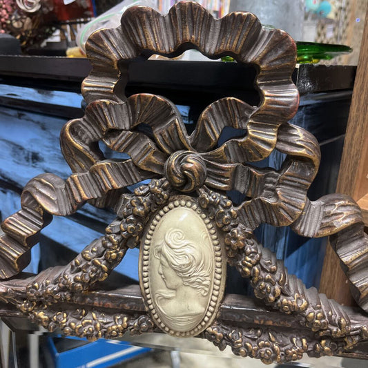 MIRROR WITH BOW