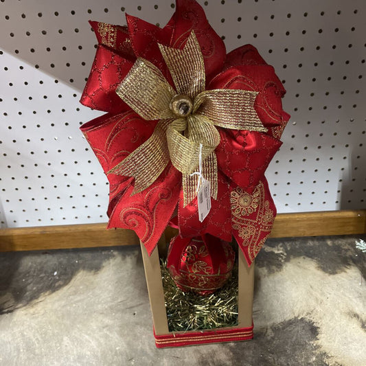 Red Gold Ornament Lantern