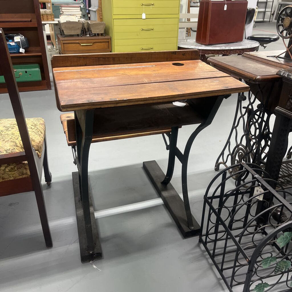 VINTAGE IRON AND WOOD OLD SCHOOL DESK