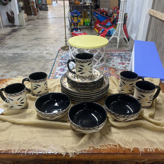 BROWN TEMPTATIONS DISHES 19 PCS