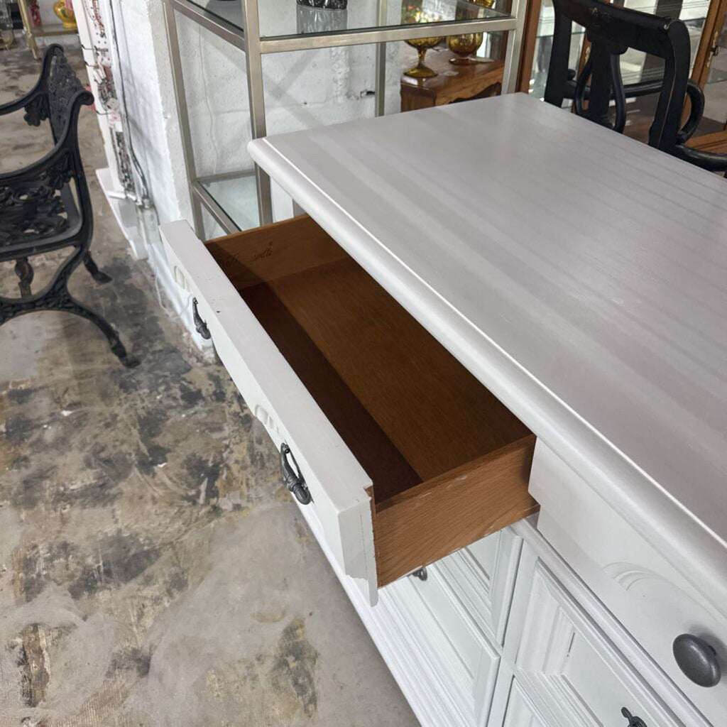 THOMASVILLE 9 DRAWER WHITE DRESSER