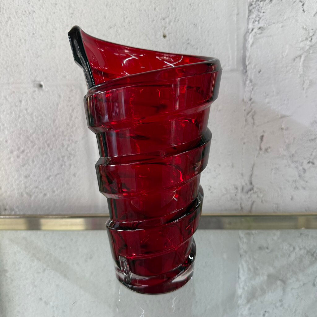 RED GLASS LAYERED VASE