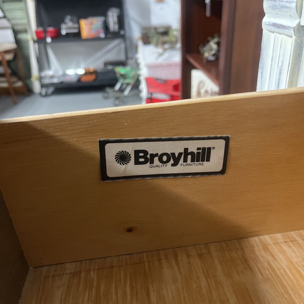 VINTAGE BROYHILL 5 DRAWER CHEST