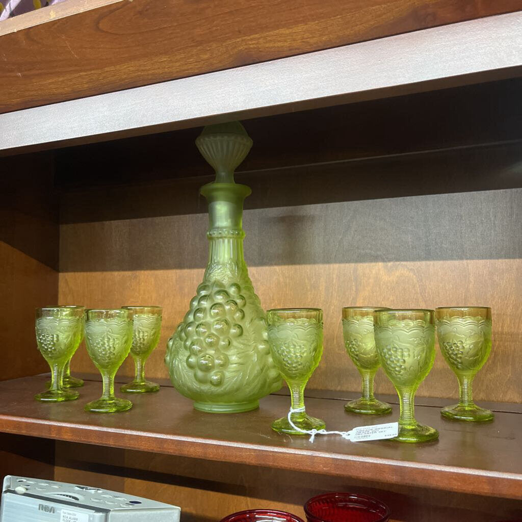 VINTAGE IMPERIAL GRAPE 10PC DECANTER SET (GREEN)