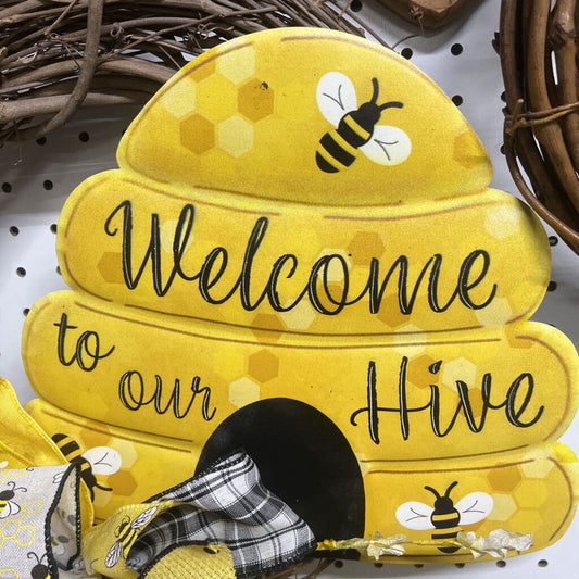 Welcome Bee Wreath