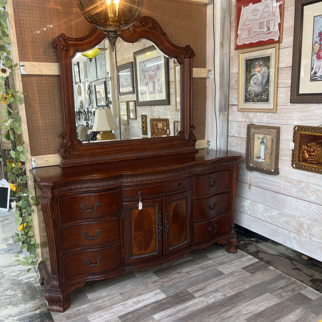 LARGE 9 DRAWER DRESSER WITH MIRROR