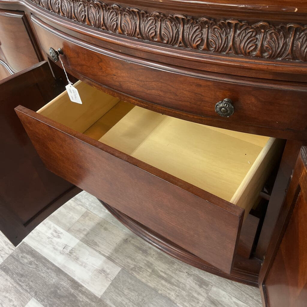 LARGE 9 DRAWER DRESSER WITH MIRROR