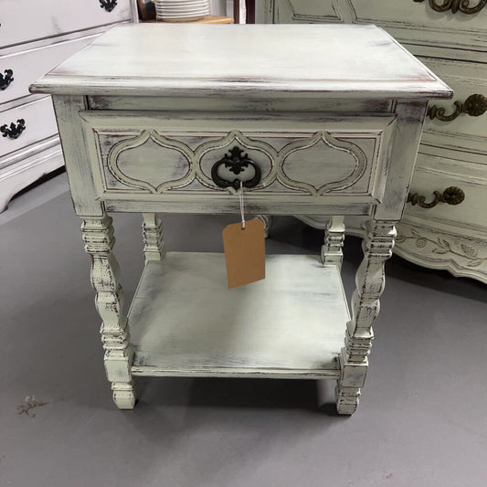 FARMHOUSE BEDSIDE TABLE W/ DRAWER