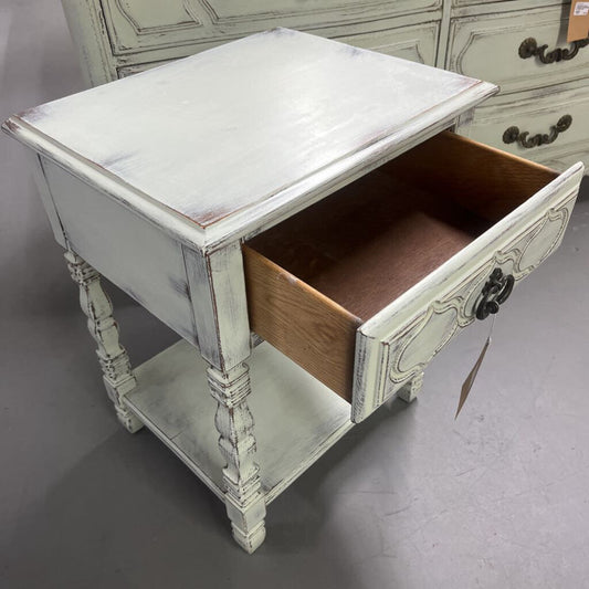 FARMHOUSE BEDSIDE TABLE W/ DRAWER