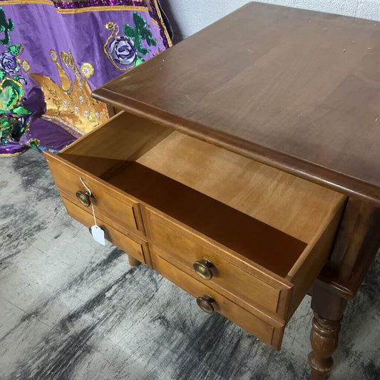 END TABLE WITH DRAWER