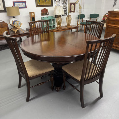 ROUND TABLE WITH CHAIRS
