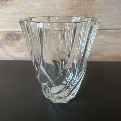 SHORT MIKASA CRYSTAL SWIRL VASE