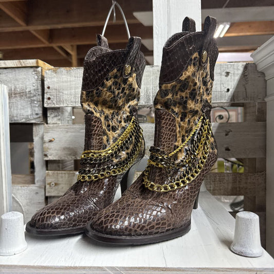 J RENEE CHAINED LEOPARD SNAKE BOOTS SZ 8