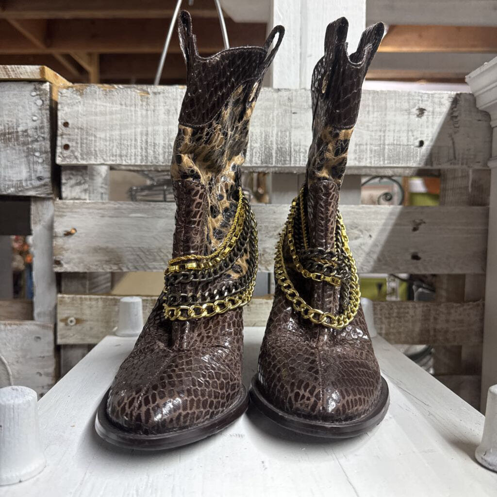 J RENEE CHAINED LEOPARD SNAKE BOOTS SZ 8