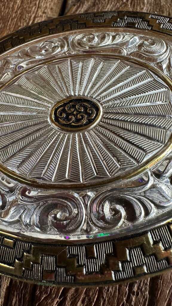 GOLD/SILVER BELT BUCKLE