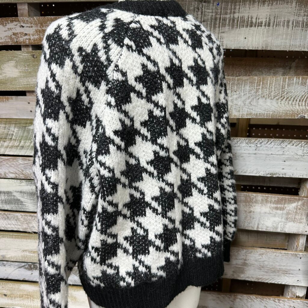 TORRID HOUNDSTOOTH BLK/WHT CARDIGAN SWEATER SZ 1