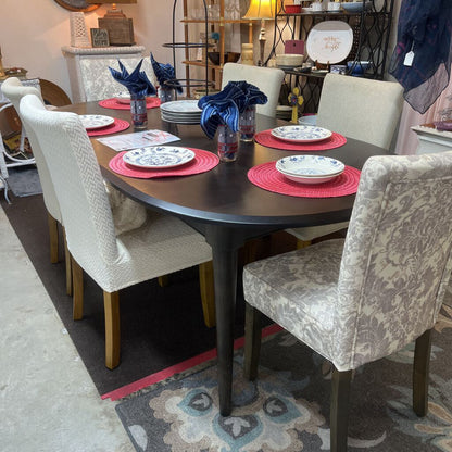 BASSETT FURNITURE DINING TABLE WITH 6 CHAIRS AND LEAF