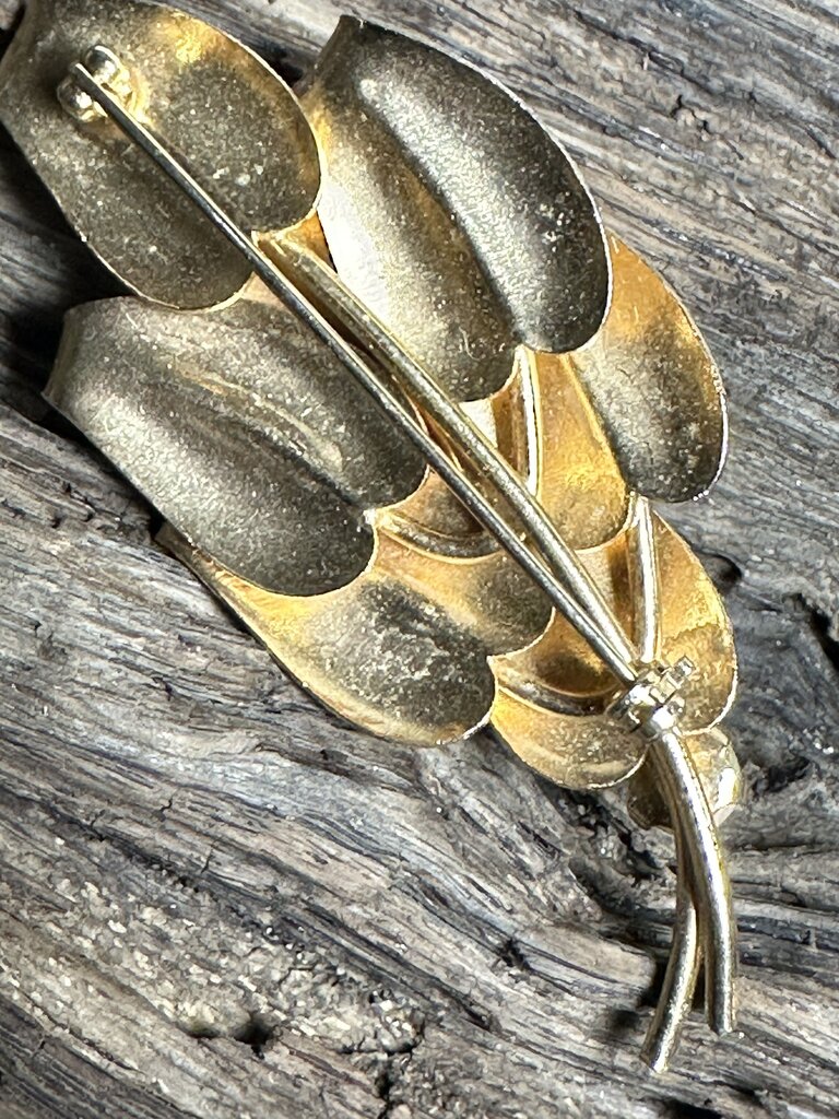 VTG GOLDTONE LEAVES BROOCH W/PEARL