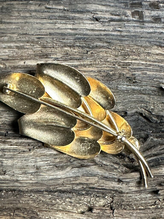 VTG GOLDTONE LEAVES BROOCH W/PEARL