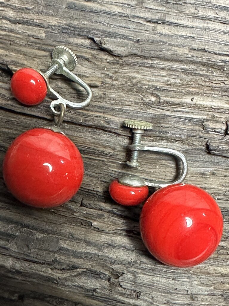 VTG RED LUCITE BALL SCREW BACK EARRING