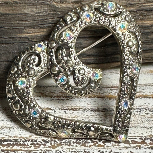 VTG SILVERTONE FILIGREE RHINESTONE HEART BROOCH