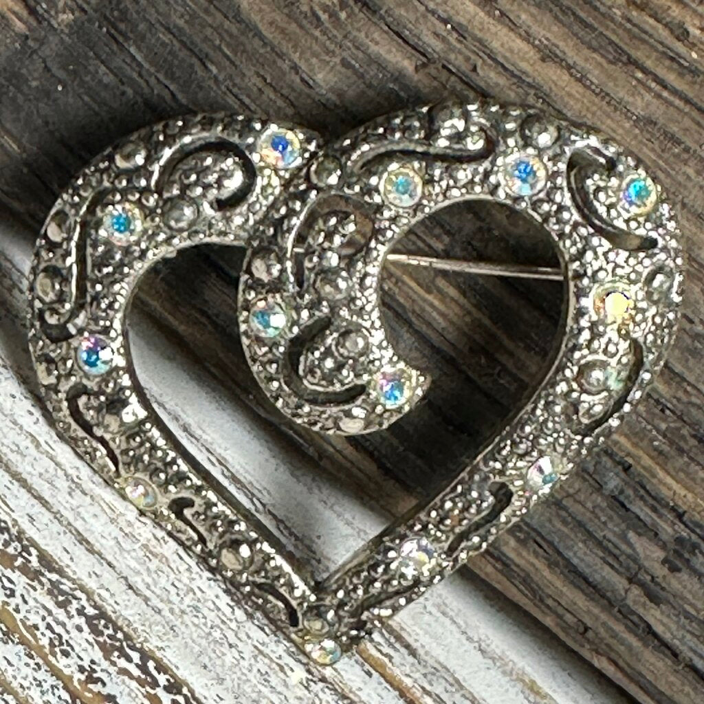 VTG SILVERTONE FILIGREE RHINESTONE HEART BROOCH