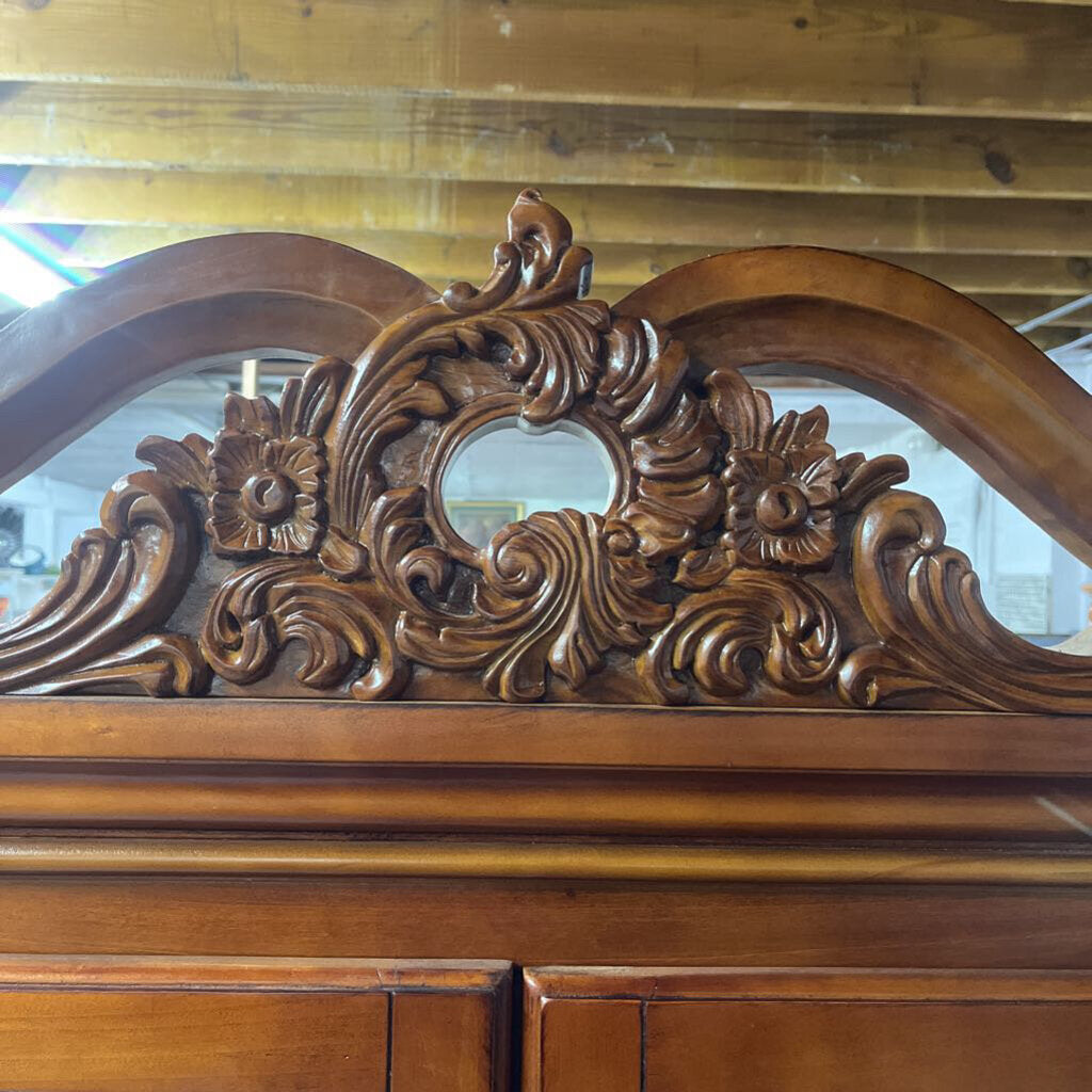 Claw Foot Full View Curio/China Cabinet