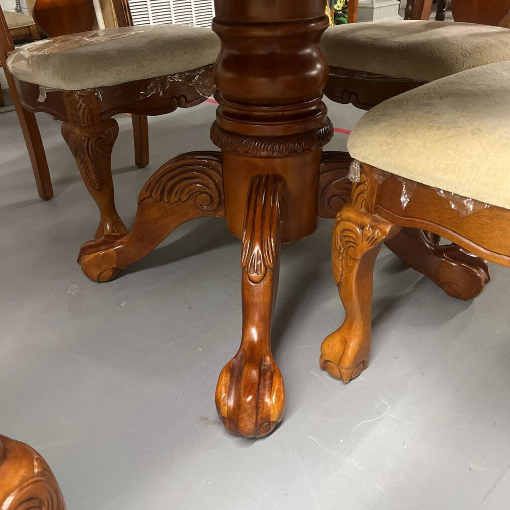 Claw Foot Dining Table w/4 Chairs