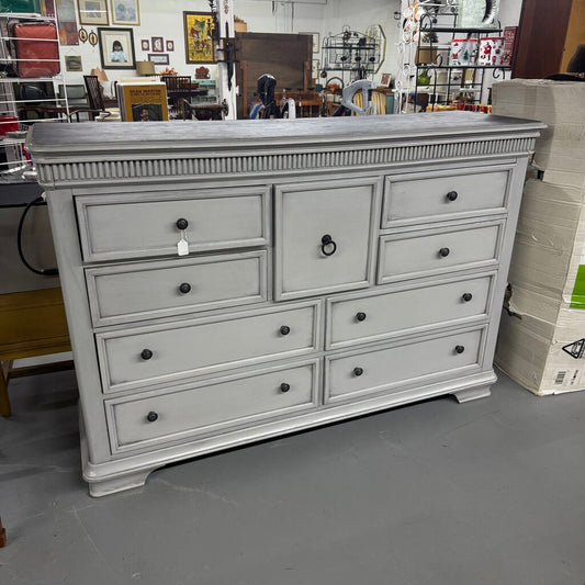 9 DRAWER DRESSER / CHEST