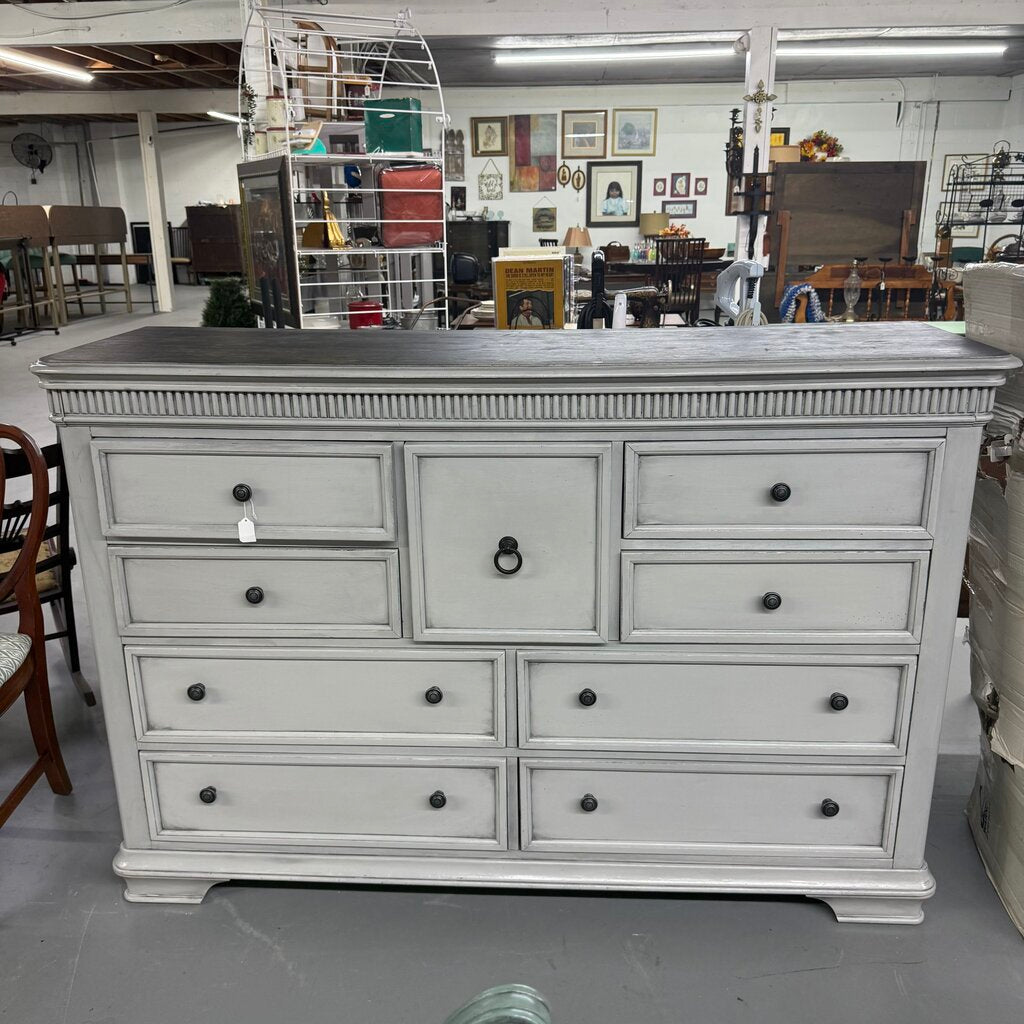 9 DRAWER DRESSER / CHEST