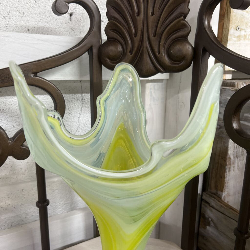 MID CENTURY BLOWN ART GLASS YELLOW TULIP VASE