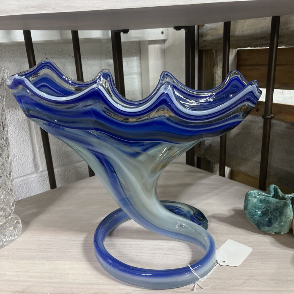 MID CENTURY BLOWN ART GLASS BLUE TULIP VASE