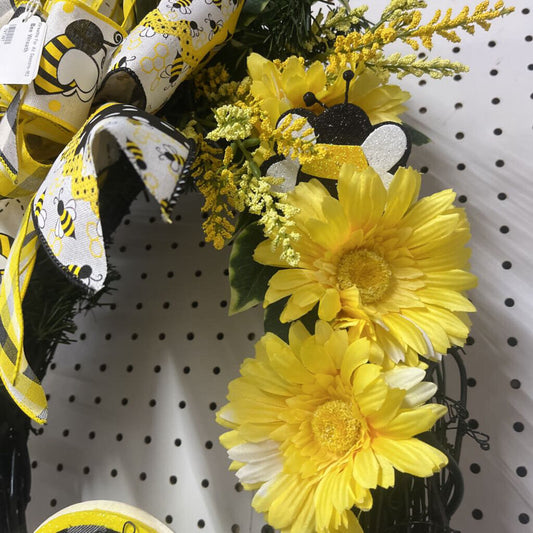 BEE WREATH